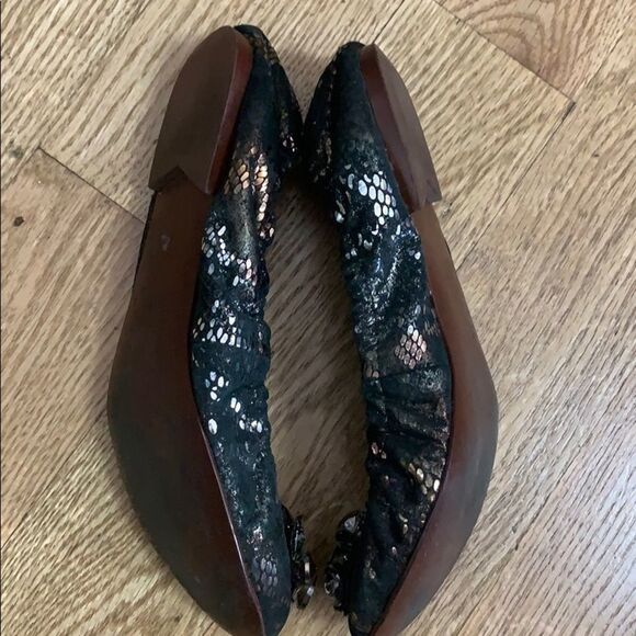 KELSI DAGGER EMBELLISHED DETAIL FLATS SIZE… - Picture 4 of 7